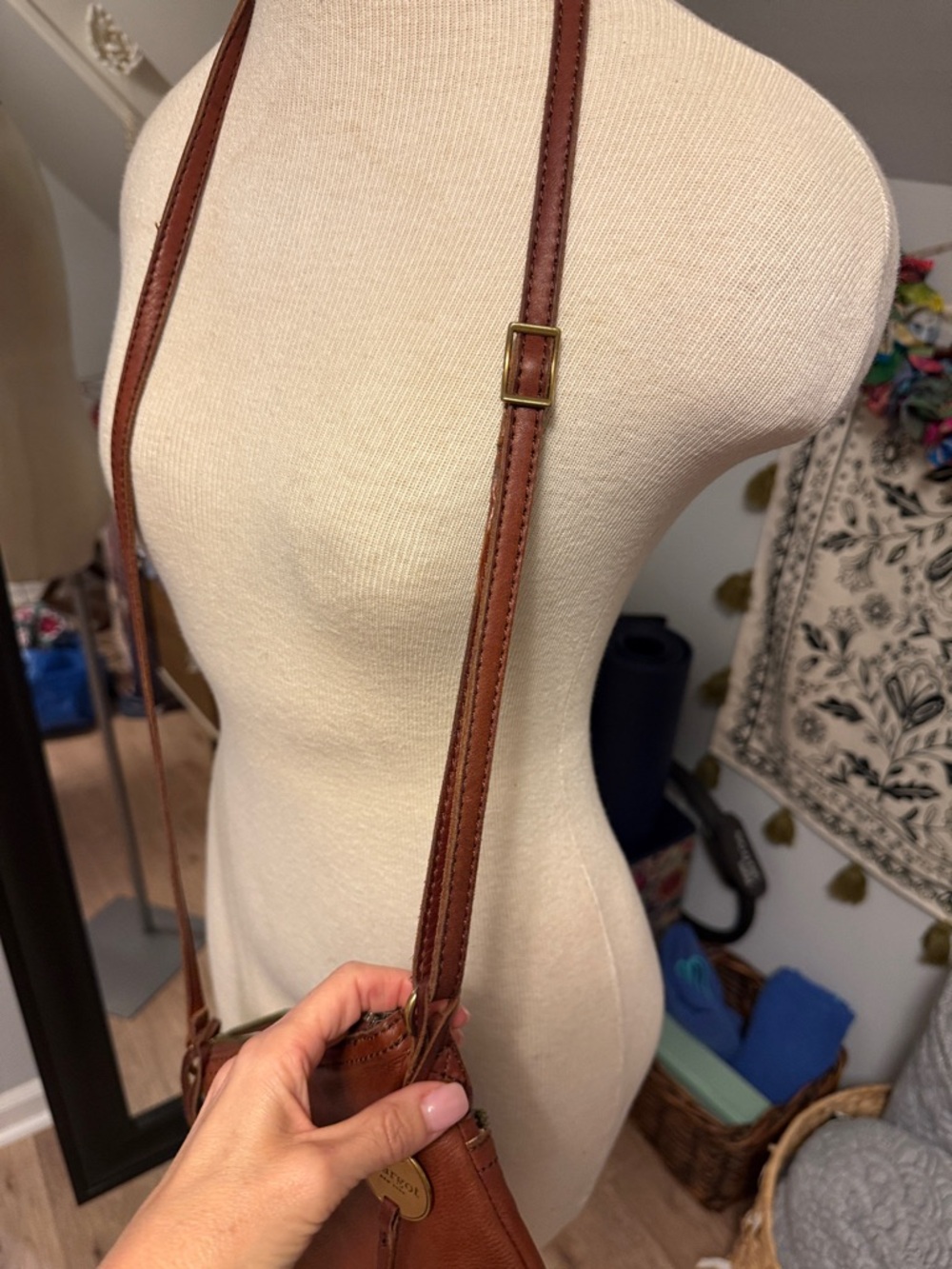 Margot New York - Genuine Leather Crossbody Bag in Cognac Brown - Picture 7 of 10